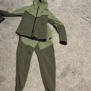 Nike tech tracksuit size Xs men’s